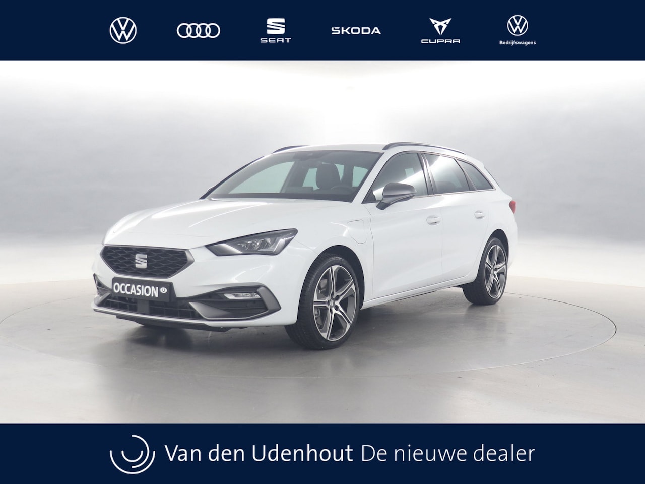 SEAT Leon Sportstourer - 1.5 TSI 204pk e-Hybrid FR Business DSG / Navigatie / Camera / Apple Carplay / Sfeerverlich - AutoWereld.nl