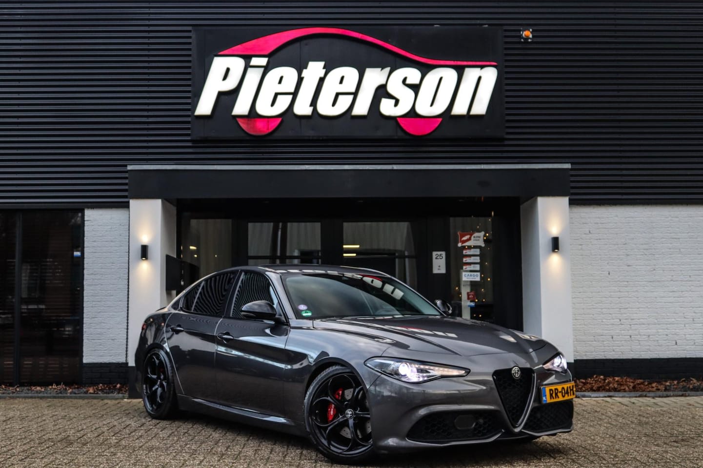 Alfa Romeo Giulia - 2.0T Veloce SQUADRA NAP CAMERA MEMORY ACC - AutoWereld.nl