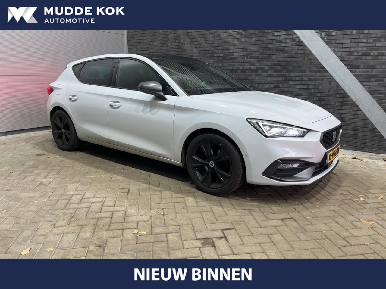 SEAT Leon - 1.0 TSI FR Launch Edition | Panoramadak | Trekhaak | Camera | Keyless - AutoWereld.nl