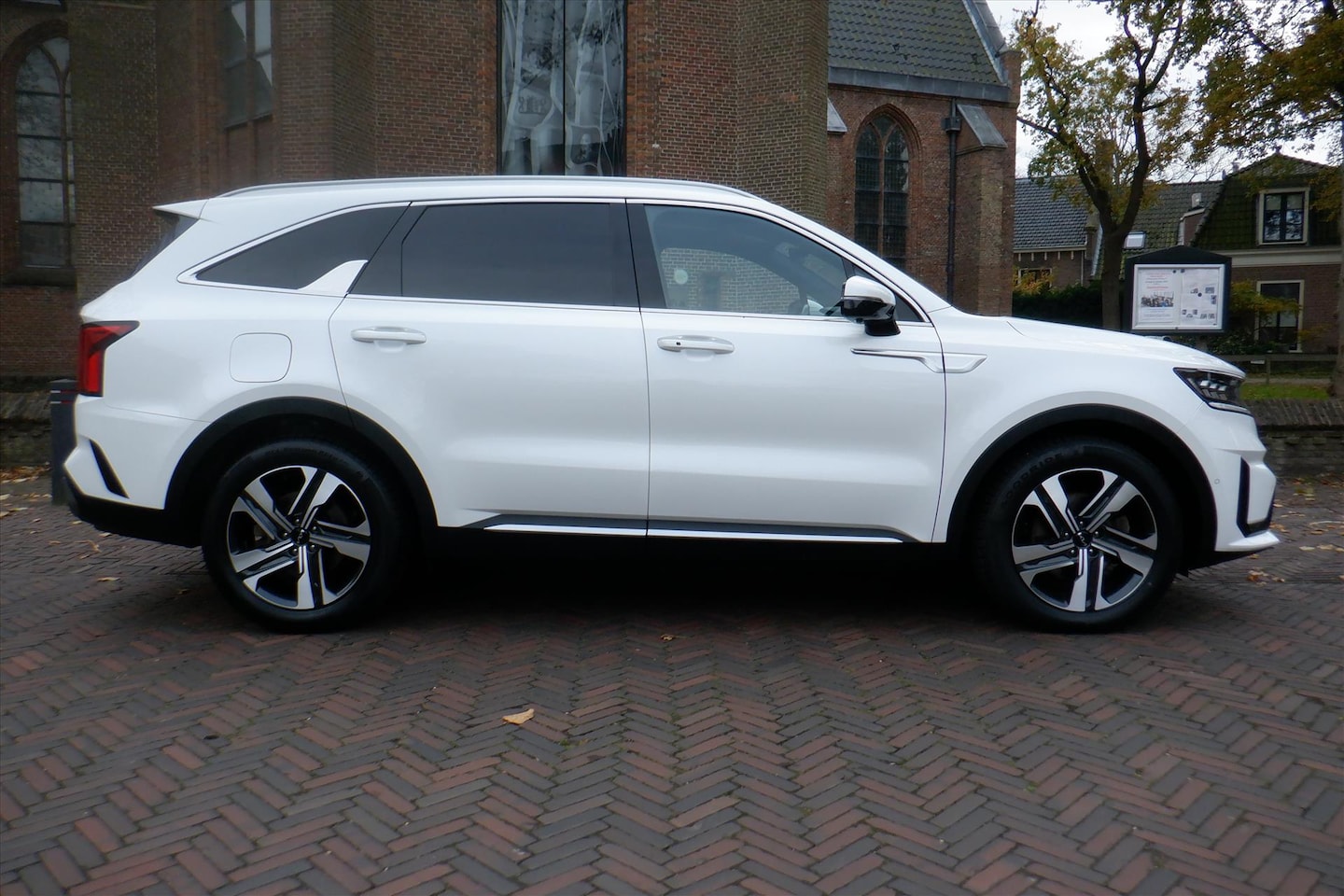 Kia Sorento - 1.6 T-GDi 265pk Plug-in Hybrid 4WD Aut Executive.5-PERS-360gr.CAMERA - AutoWereld.nl