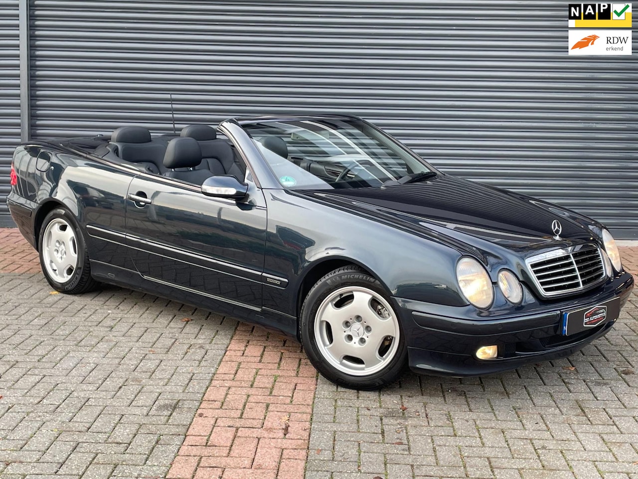Mercedes-Benz CLK-klasse Cabrio - 320 ORGINEEL NL Auto | Pdc | Leer | Navi | Massagestoelen - AutoWereld.nl