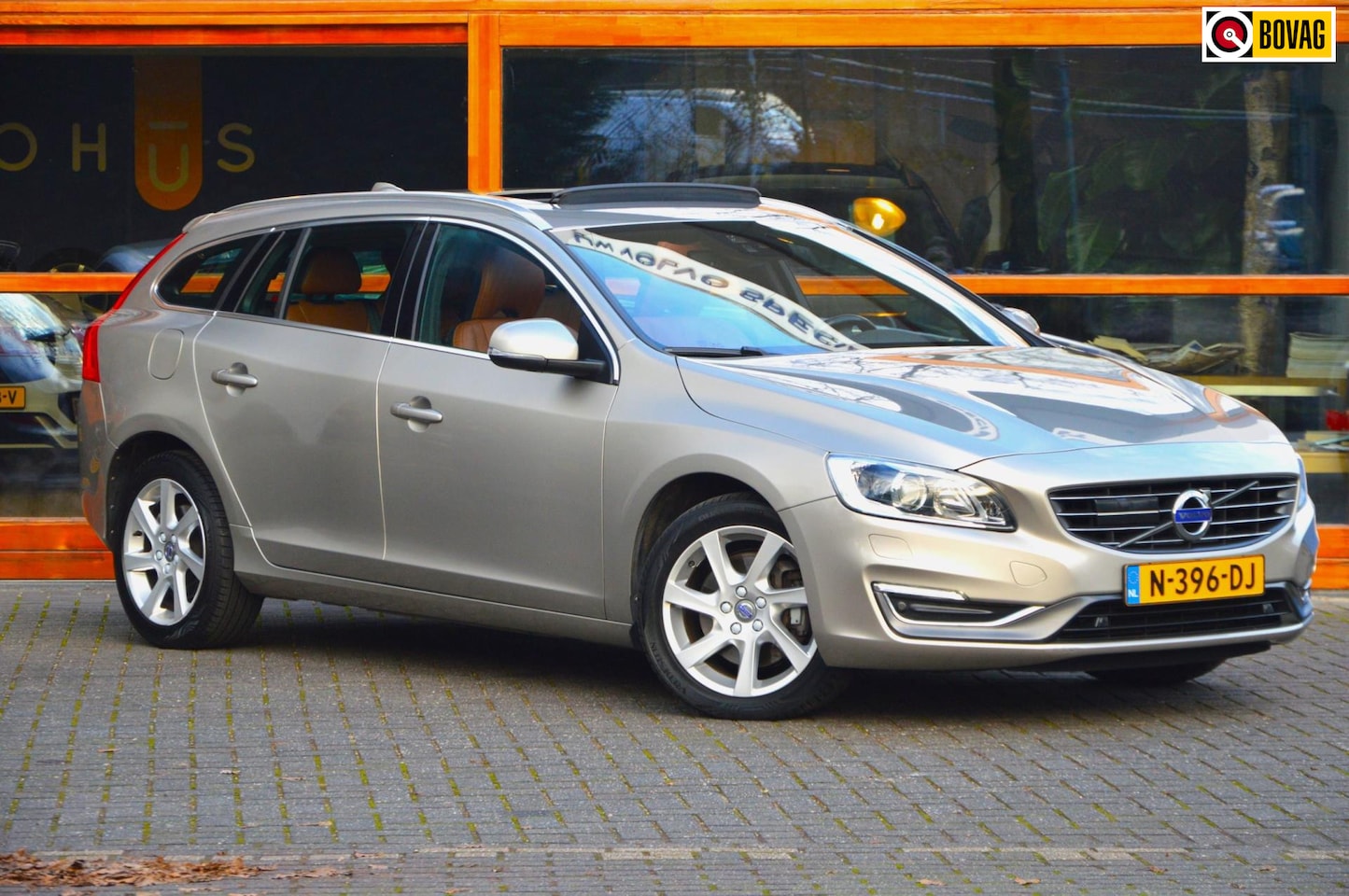 Volvo V60 - T5 Summon | Adaptive Cruise | Trekhaak | Harman Kardon | Panoramadak | Camera | Stoelverwa - AutoWereld.nl