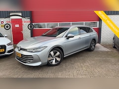 Volkswagen Passat Variant - 1.5 eTSI Elegance Business TREKHAAK / FULL LED / CAMERA / STOELVERW / STUURVERW / CARPLAY