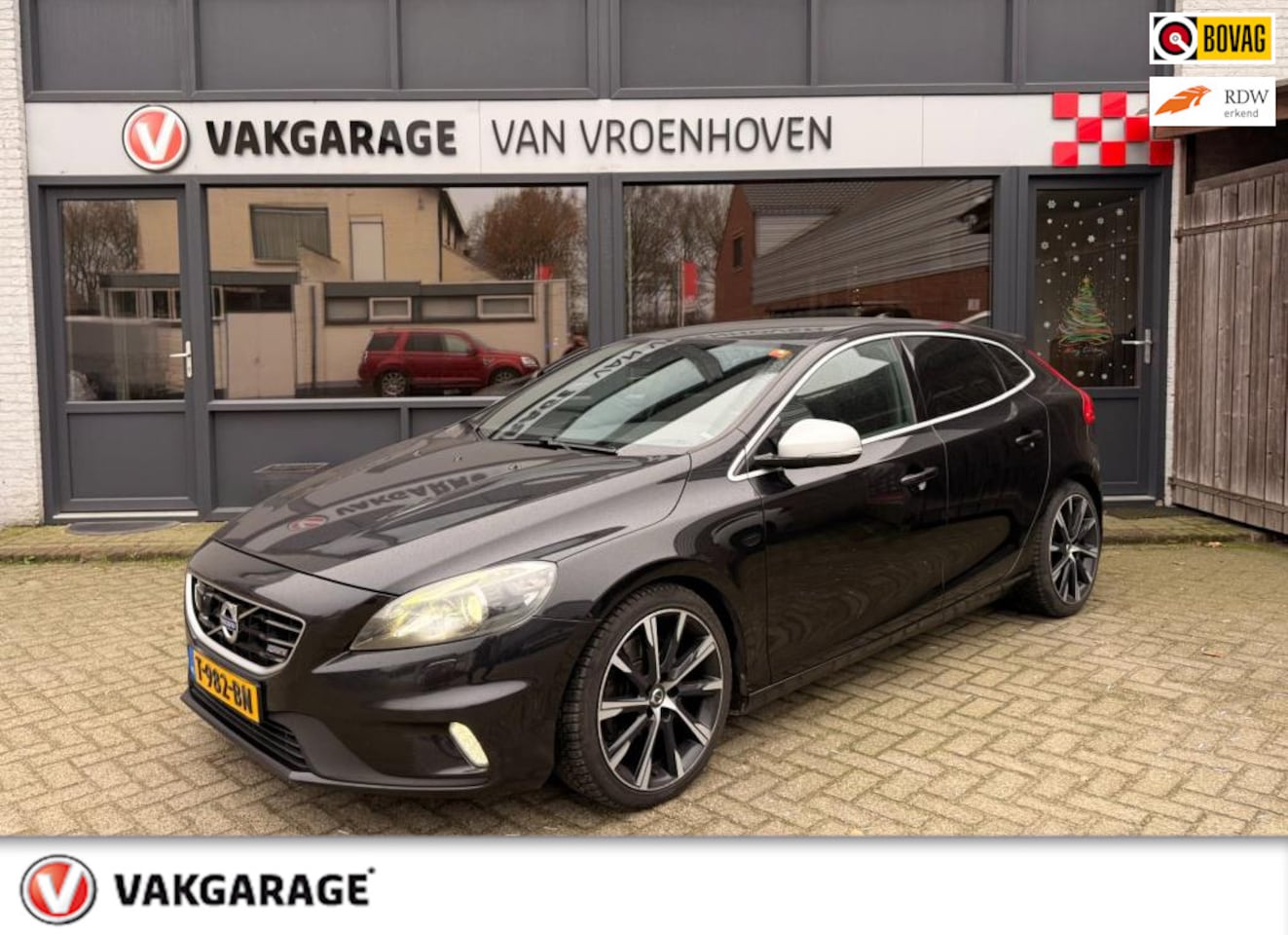 Volvo V40 - 2.0 T5 R-Design Aut|Carplay - AutoWereld.nl