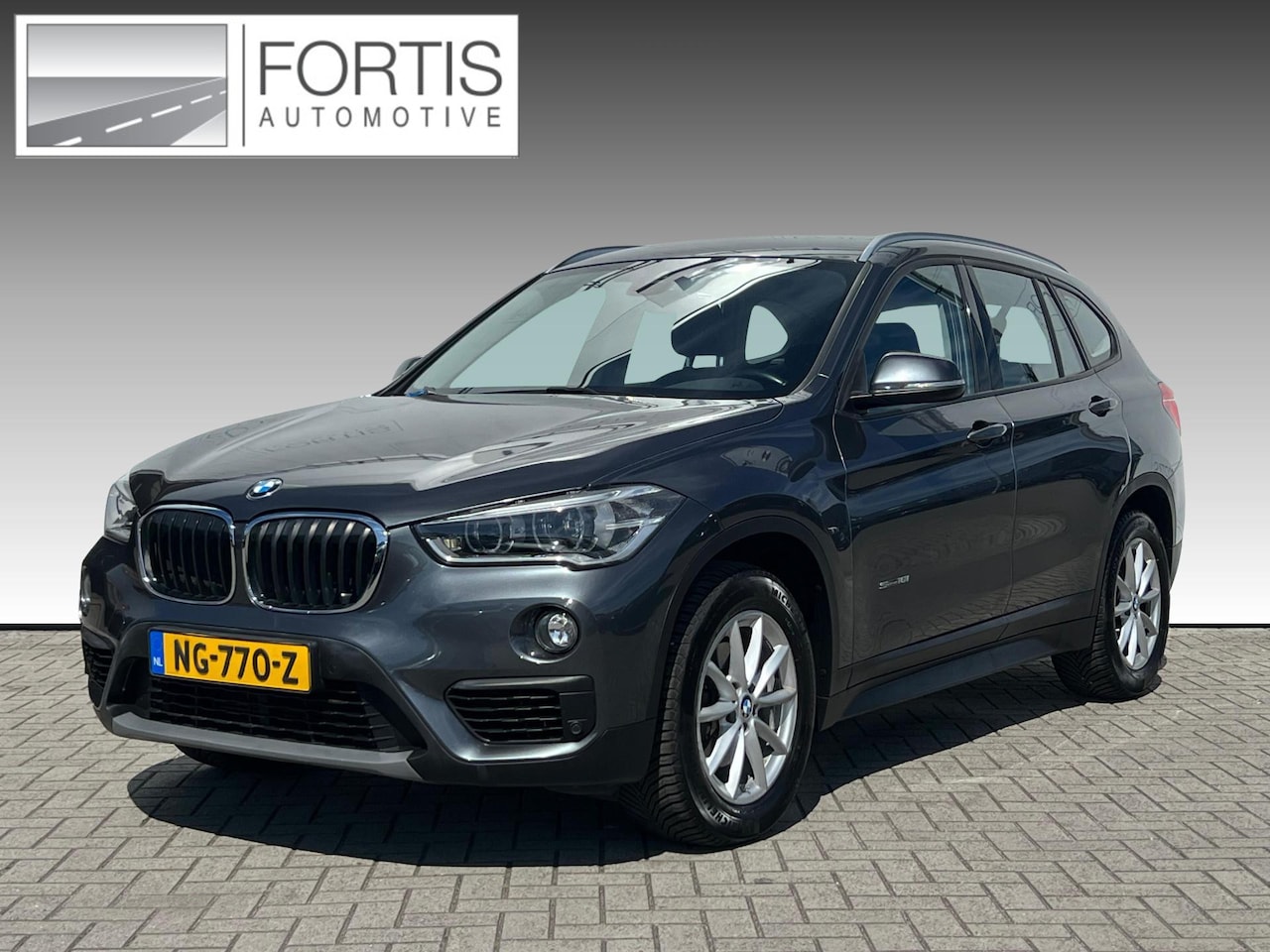 BMW X1 - sDrive18i Centennial High Executive NL AUTO | CAMERA | STOELVERW | NAVI | TREKHAAK | - AutoWereld.nl