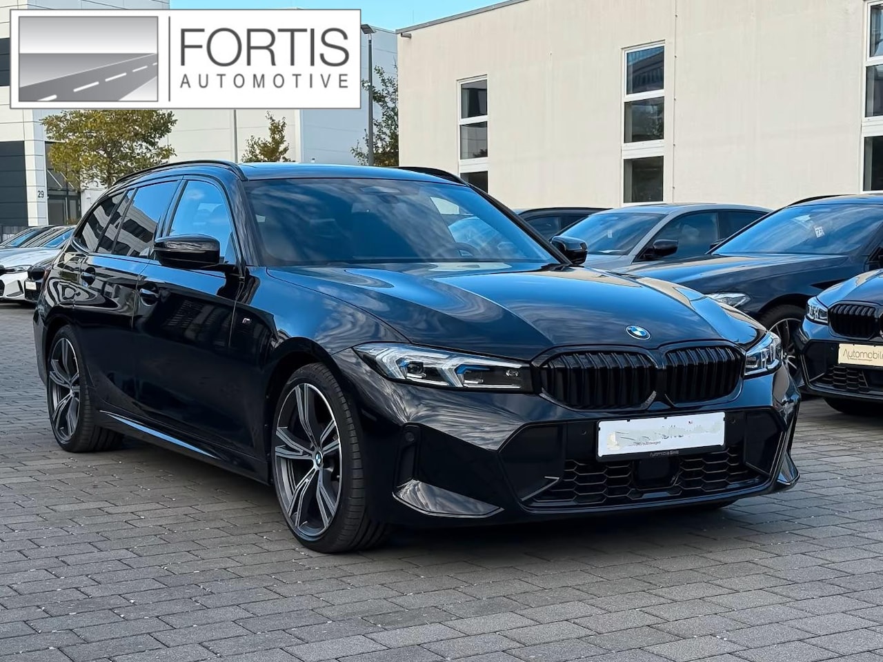 BMW 3-serie Touring - 320d xDrive M-SPORT ** LED, NAVI+, LEDER, PANORAMA, H&K, HuD, TREKH, 19-inch LMV ** 1e EIG - AutoWereld.nl