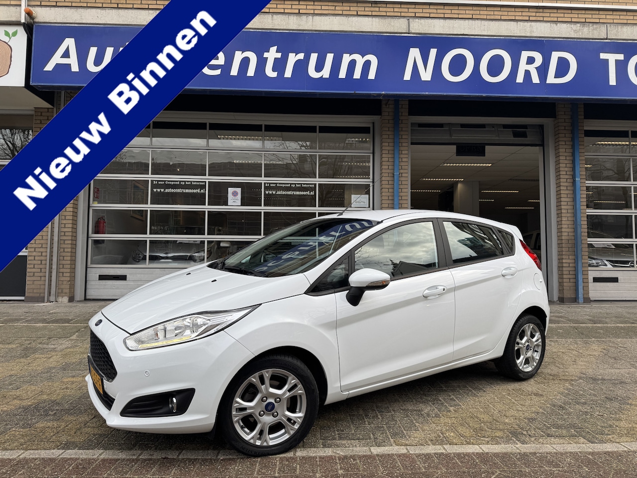 Ford Fiesta - 1.0 Style Ultimate 98008KM! NAP | Navigatie | Cruise Control | Parkeersensoren | Lichtmeta - AutoWereld.nl
