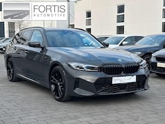 BMW 3-serie Touring - 320d xDrive M-SPORT * LED, NAVI+, PANORAMA, HuD, TREKH, 19-inch LMV, DRAVIT GRAU * 1e EIG