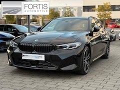 BMW 3-serie Touring - 320d xDrive M-SPORT * LED, NAVI+, HALF-LEDER, PANO, H&K, HuD, TREKH, 19-inch LMV * 1e EIG