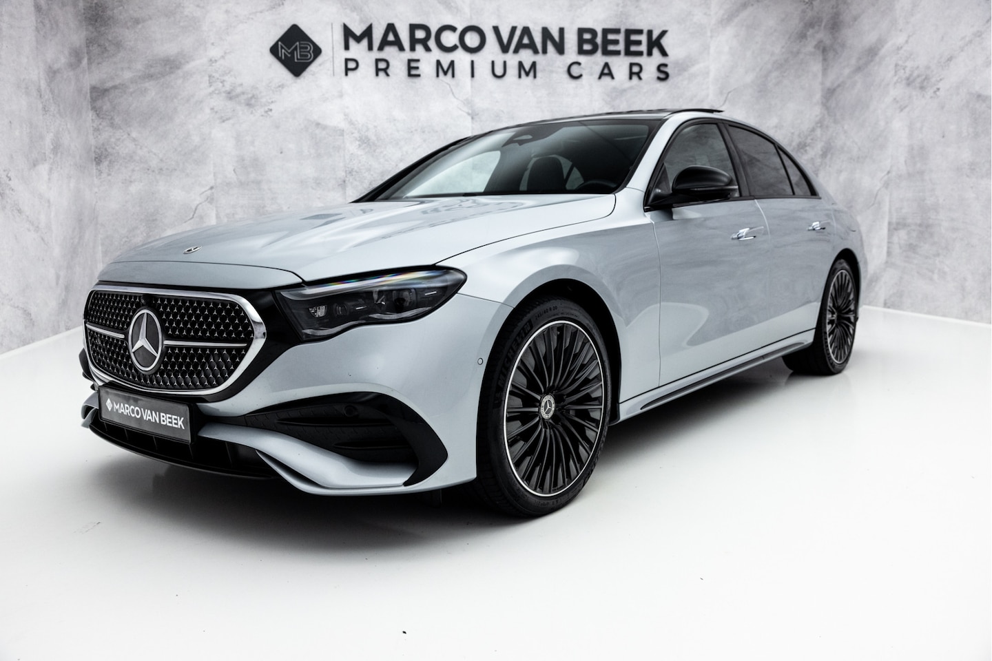 Mercedes-Benz E-klasse - 300 e AMG Line | Pano | Hyperscreen | Stoelventilatie | Head-Up | 20" - AutoWereld.nl