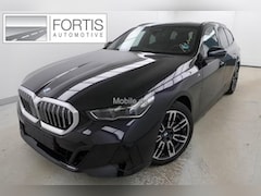 BMW 5-serie Touring - 520iA M-SPORT * ADAPT. LED, LEDER, PANORAMA, TREKH, H&K SOUND, DR. ASS+ * 1e EIG - UNFALLF