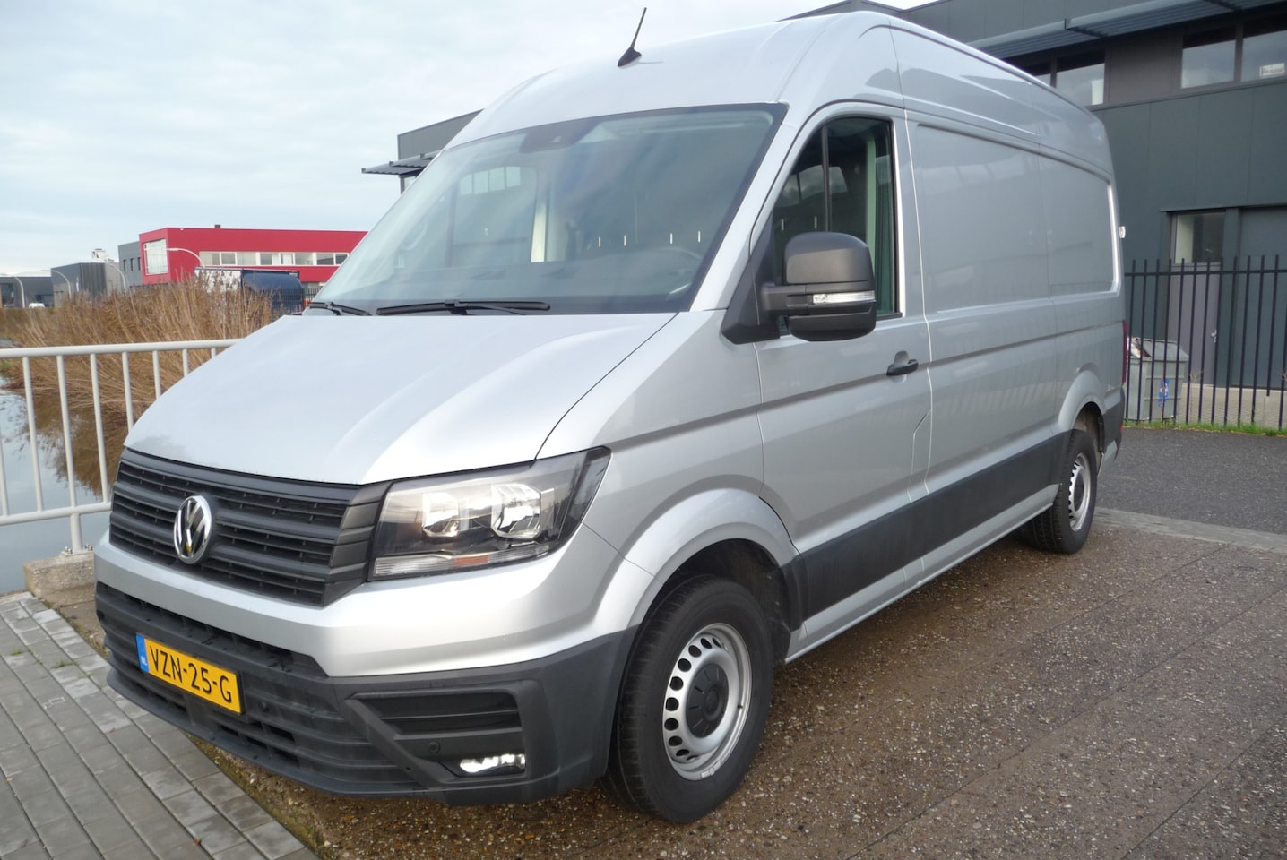 Volkswagen Crafter - 35 2.0 TDI L3H3 Comfortline voorheen L2H2 FWD 140 pk 12-23 trekhaak 3000kg - AutoWereld.nl