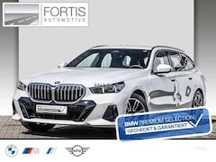 BMW 5-serie Touring - 530e xDrive M-SPORT * LED, NAVI+, LEDER, 19-inch LMV, ALARM, M-ONDERSTEL * 1e EIG - UNFALL