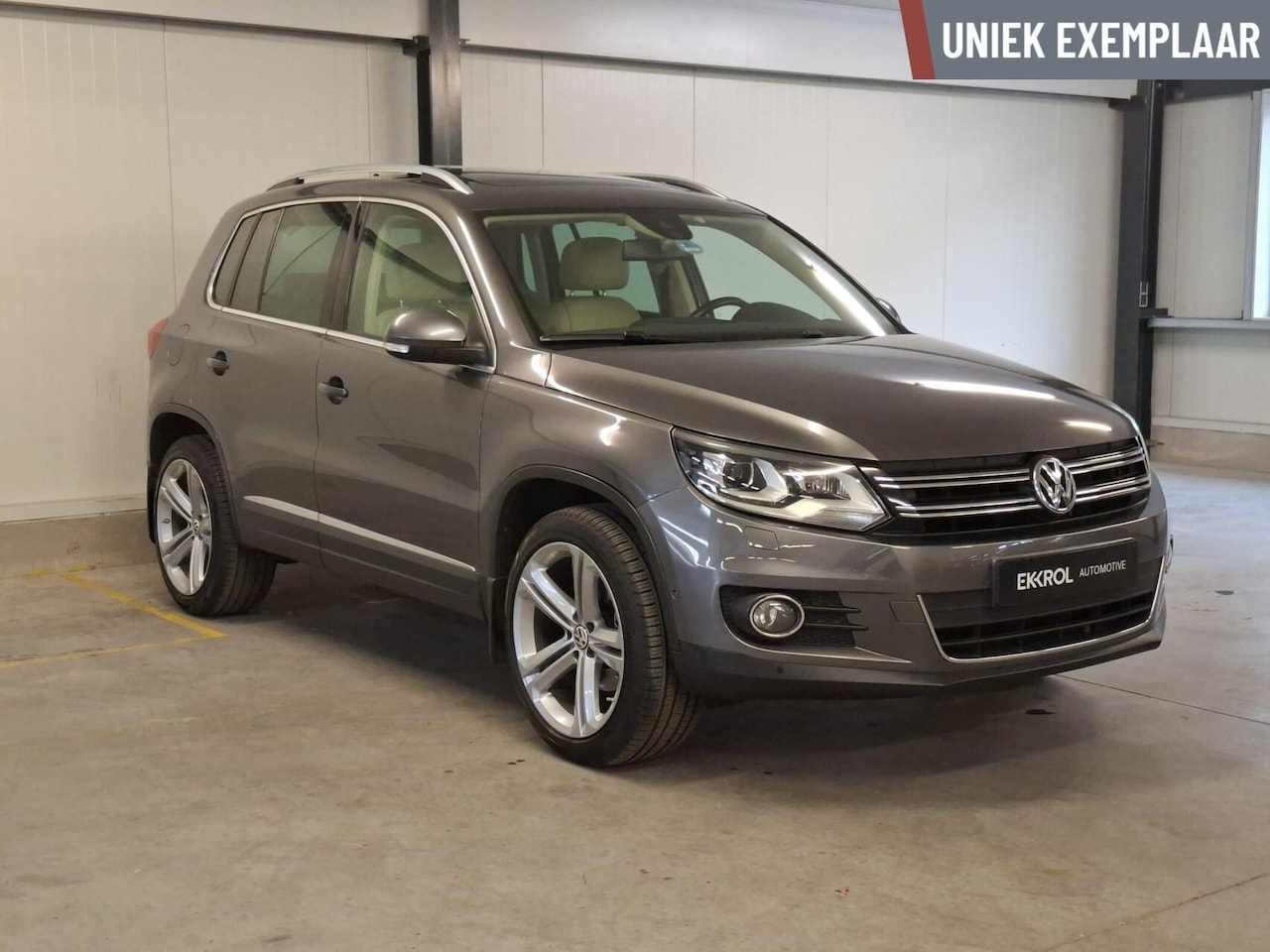Volkswagen Tiguan - 2.0 TSI Sport&Style 4X4 (Pano / Trekhaak) - AutoWereld.nl