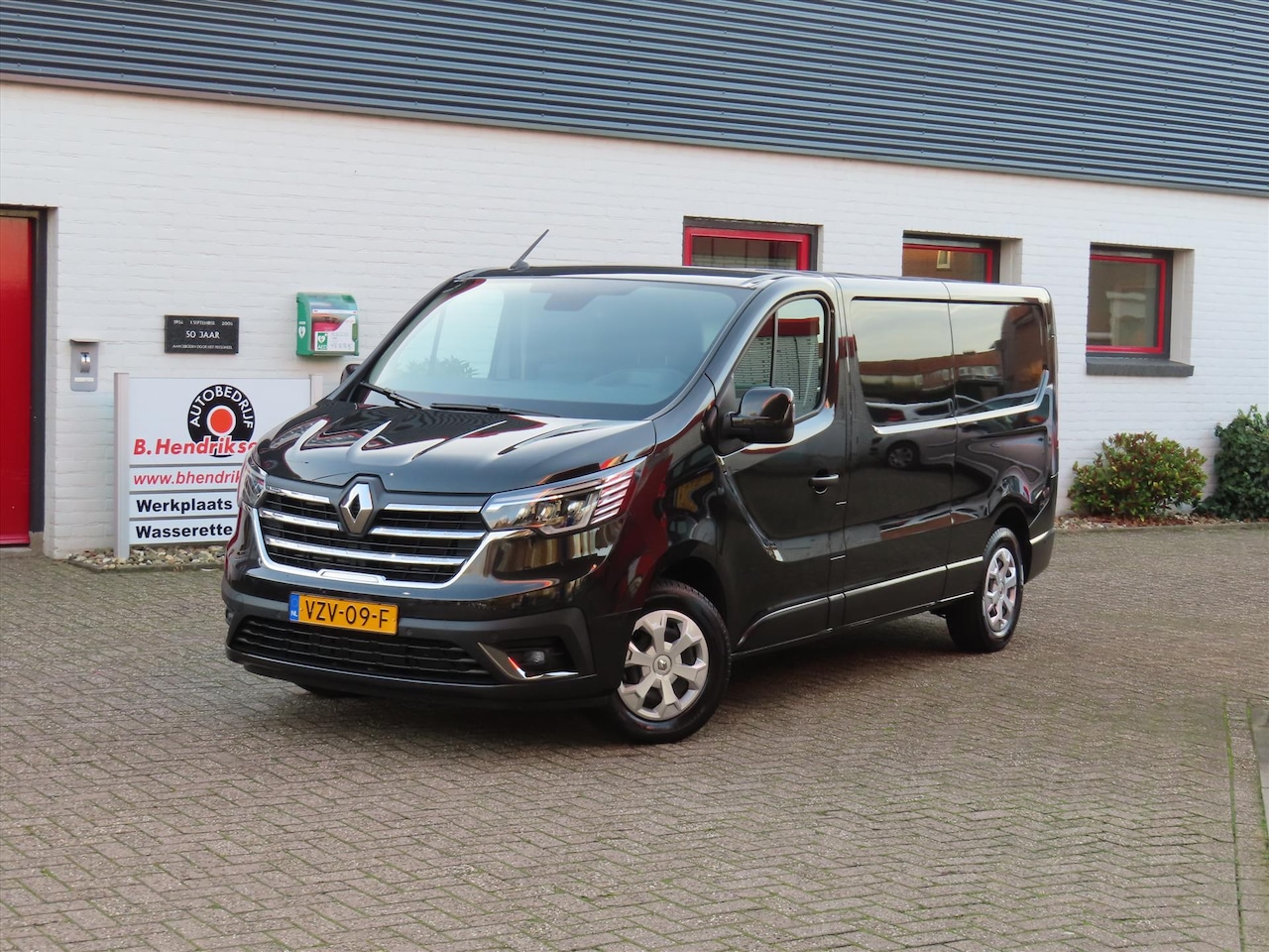 Renault Trafic - GB 2.0 Blue dCi 150pk L2H1 EDC Work Edition/ Trekhaak/ Navigatie/ Vloerplaat/ Camera achte - AutoWereld.nl