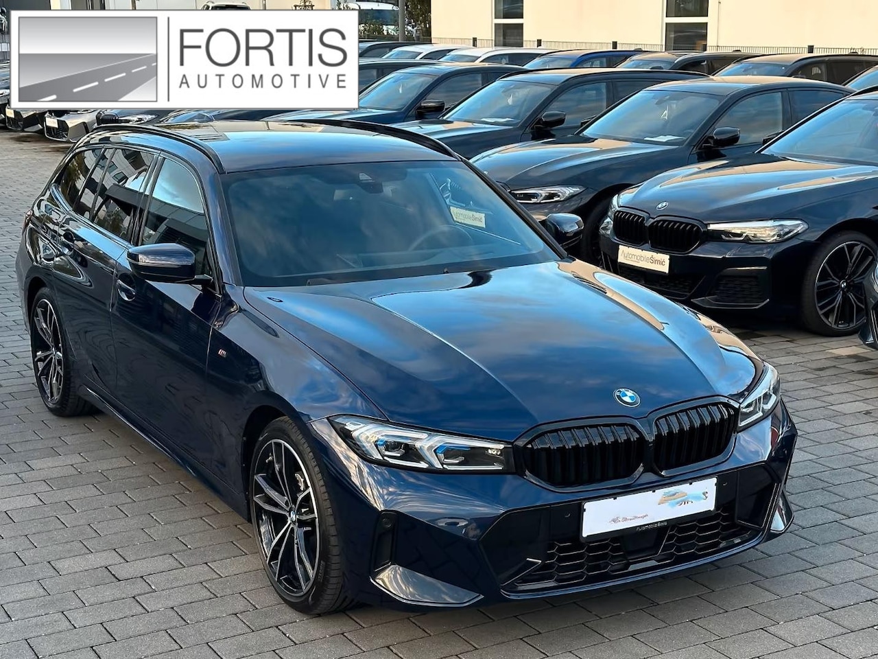 BMW 3-serie Touring - 320d xDrive M-SPORT ** LED, NAVI+, HALF-LEDER, VERW. STUUR, HuD, TREKH, 19-inch LMV, TANSA - AutoWereld.nl