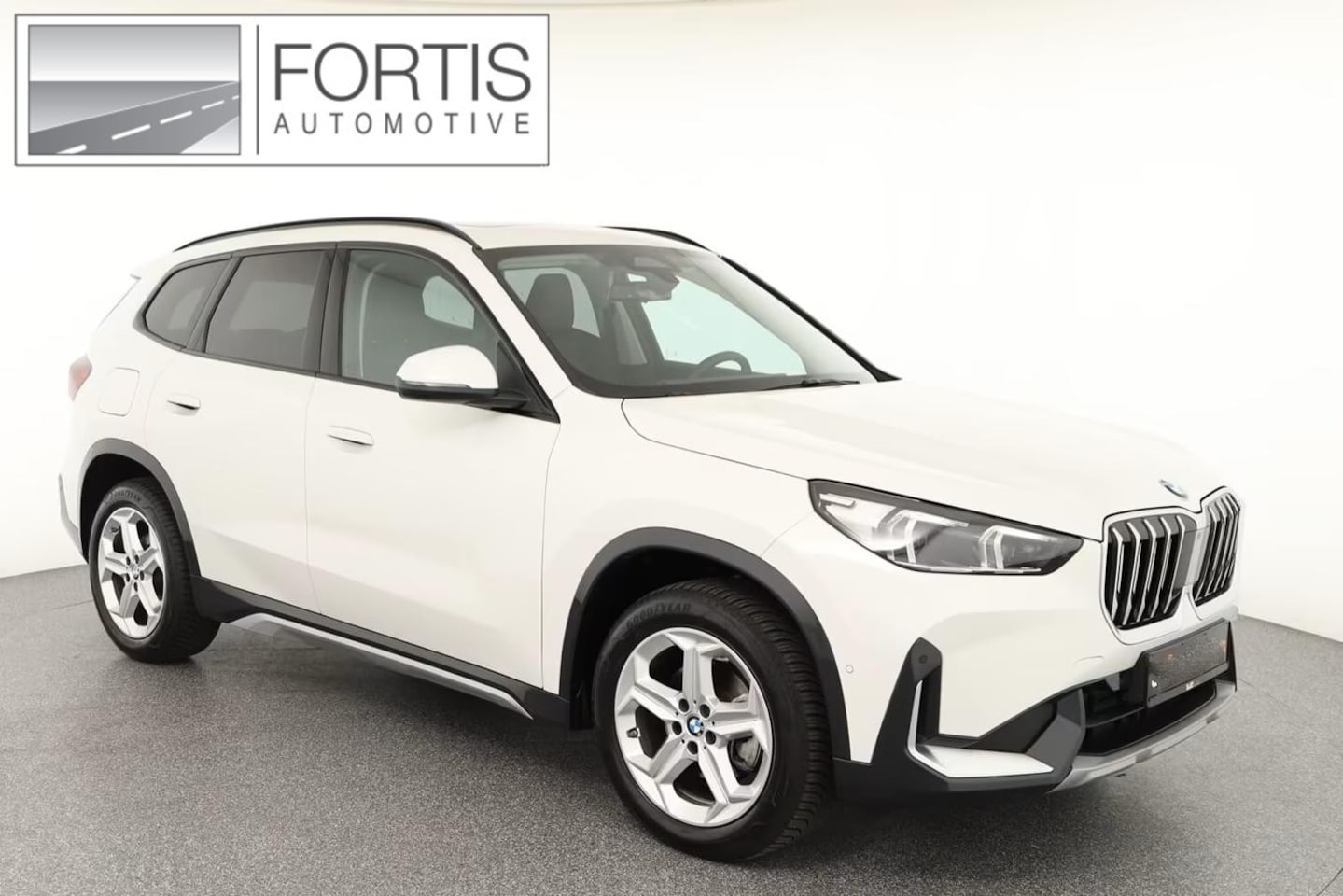 BMW X1 - sDrive18iA xLine ** ADAPT. LED, LEDER, PANORAMA, TREKH, ADAPT. CRUISE, ACT. SPORTST ** 1e - AutoWereld.nl
