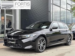 BMW 3-serie Touring - 330e M-SPORT * ADAPT. LED, HALF-LEDER, HuD, ACC, SHADOW LINE, H&K SOUND, 19-inch LMV * 1e