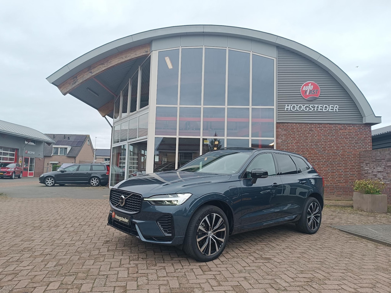 Volvo XC60 - 2.0 T6 Plug-in hybrid Dark, trekhaak, schuifdak - AutoWereld.nl