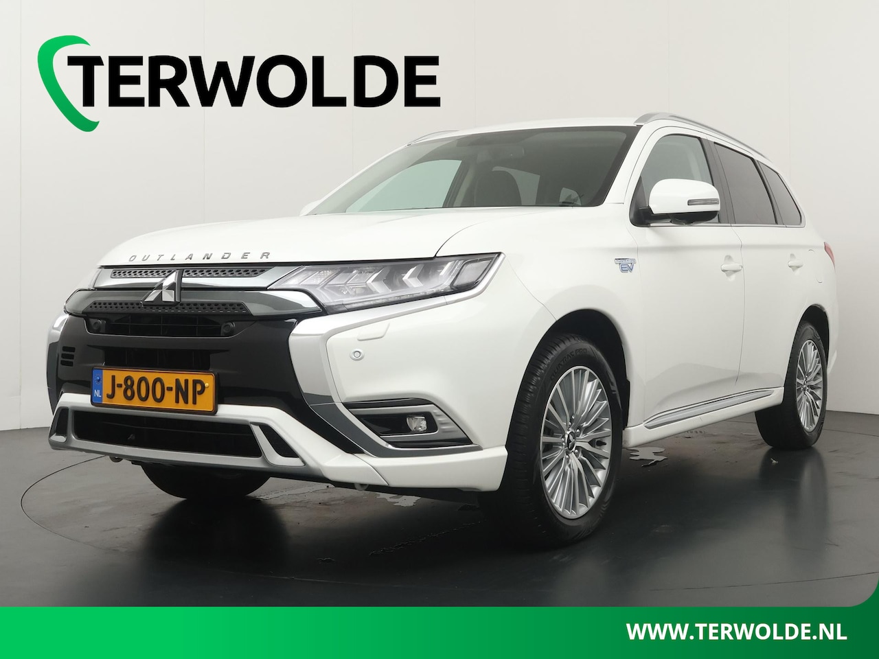 Mitsubishi Outlander - 2.4 PHEV Intense+ | schuif-/kanteldak | Stoel- & Stuurverw. | Standkachel | Half leder/alc - AutoWereld.nl