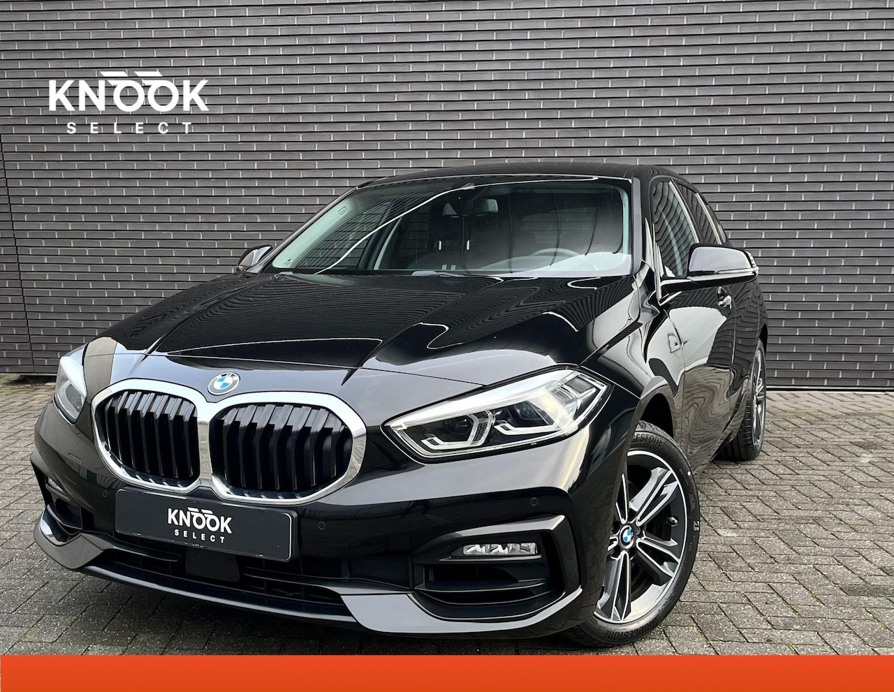 BMW 1-serie - 118i Executive Sport Line Automaat / Live Cockpit Professional / Shadow Line / 17 Inch / L - AutoWereld.nl