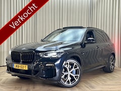 BMW X5 - xDrive45e 395PK *Carbon Schwarz* M-Sport / Panoramadak / Soft Close / Stoelkoeling / Swaro