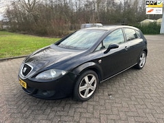 SEAT Leon - 2.0 FSI Stylance/AIRCO/APPLE CARPLAY/CRUISE/LEDER