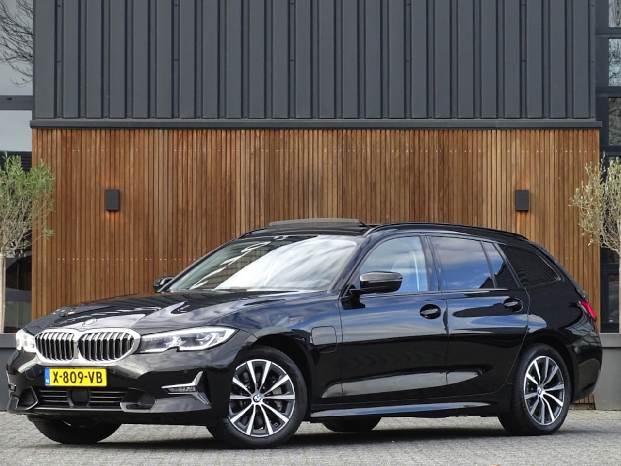 BMW 3-serie Touring - 330e xDr. 292PK / High Executive / ACC / Laser - AutoWereld.nl