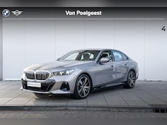 BMW i5 - Sedan eDrive40 M-Sport 20 Inch / Electrische Zwenkhaak / Stoelverwarming / Adaptieve Led /