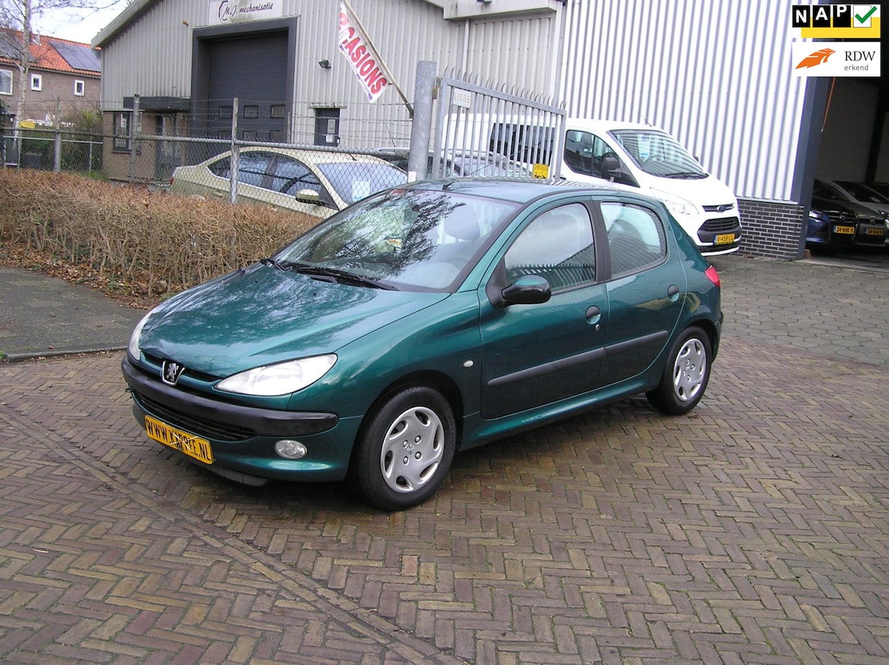 Peugeot 206 - 1.6-16V Gentry nap pas airco nieuwe APK - AutoWereld.nl