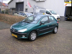 Peugeot 206 - 1.6-16V Gentry nap pas airco nieuwe APK