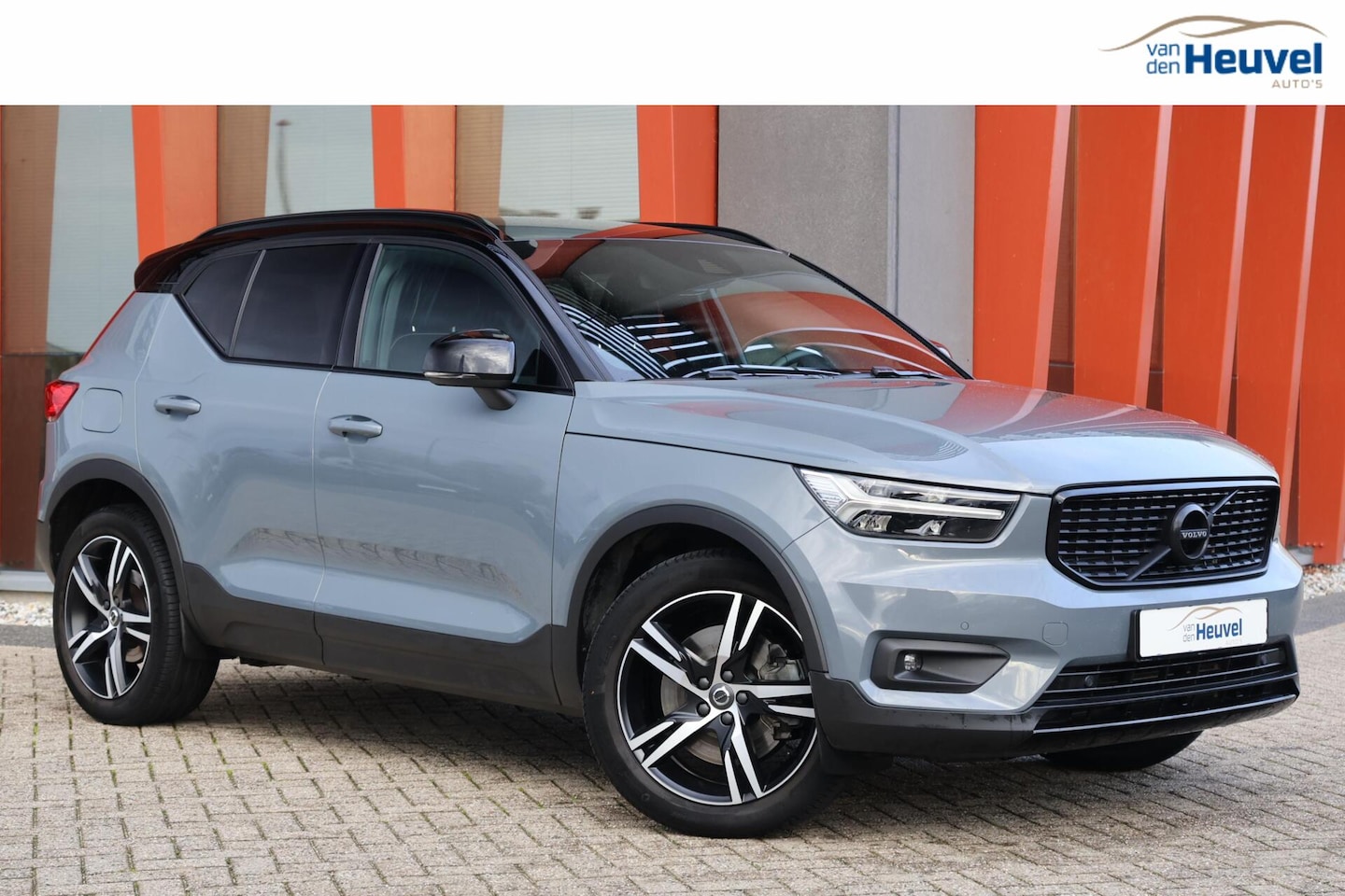 Volvo XC40 - T5 Recharge R-Design | Pilot Assist | BLIS | Stoelverwarming | Parkeercamera | Glossy Blac - AutoWereld.nl