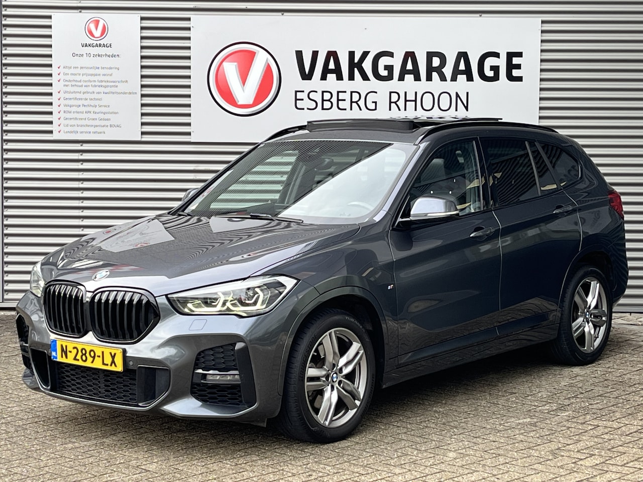 BMW X1 - xDrive20i High Executive NAVI,PANO,HUD,FULL LED - AutoWereld.nl