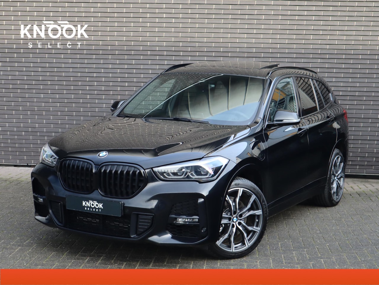 BMW X1 - xDrive25e High Executive M Sport Pakket Automaat / Panoramadak / Trekhaak / Shadow Line / - AutoWereld.nl