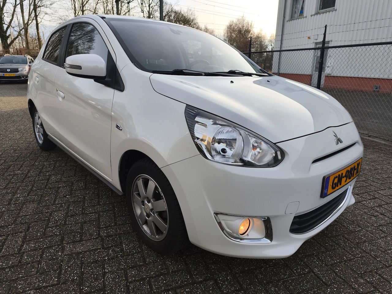 Mitsubishi Space Star - 1.2 Instyle 1.2 Instyle, Automaat, Navigatie, Achteruitrijcamera - AutoWereld.nl