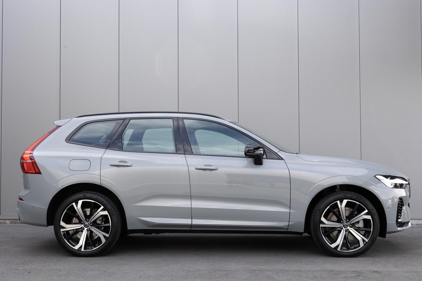 Volvo XC60 - Recharge T6 AWD Ultra Dark Pano|H/K Audio|360 camera - AutoWereld.nl