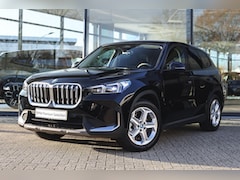 BMW iX1 - xDrive30 / Sportstoelen / Achteruitrijcamera / M Adaptief onderstel / Comfort Access / Ada