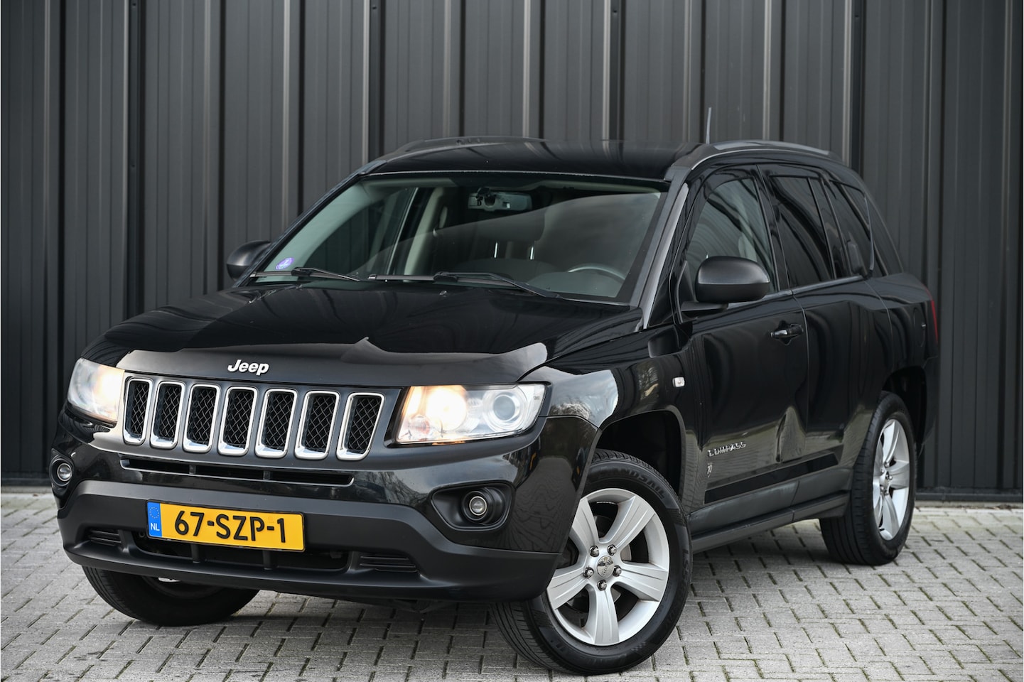 Jeep Compass - 2.0 Sport · Trekhaak · Cruise control · NL auto · Onderhoud aanwezig · 1 Sleutel · Zie fot - AutoWereld.nl