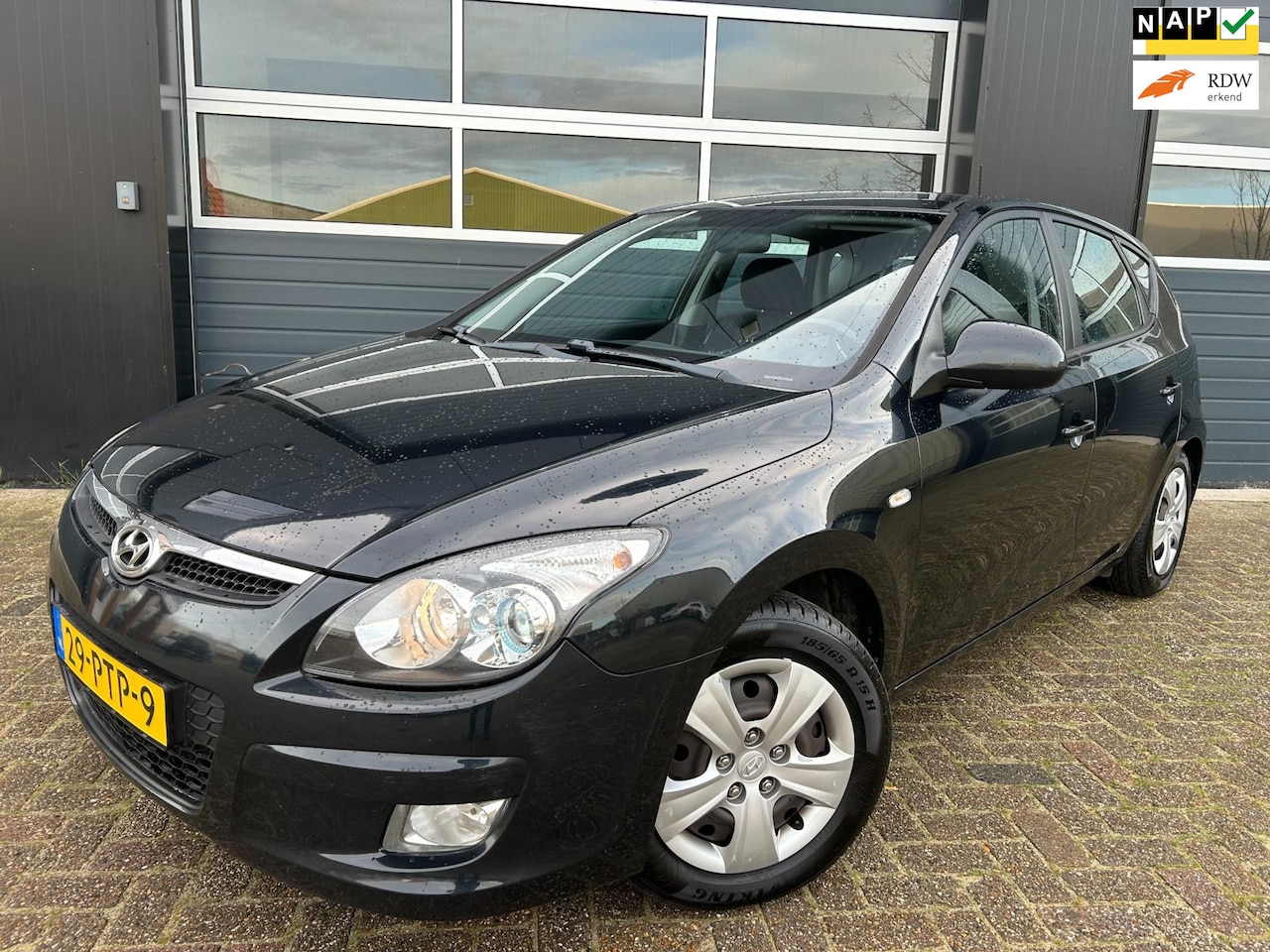 Hyundai i30 - 1.6i Dynamic|Airco|Leuke beginners auto's!| - AutoWereld.nl