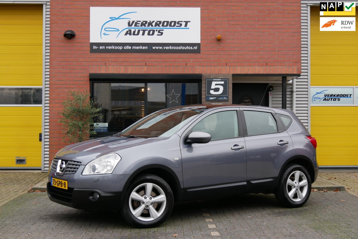 Nissan Qashqai - 2.0 Tekna 4WD .pano.camera.automaat. navi. stoelverwarming. climat control - AutoWereld.nl