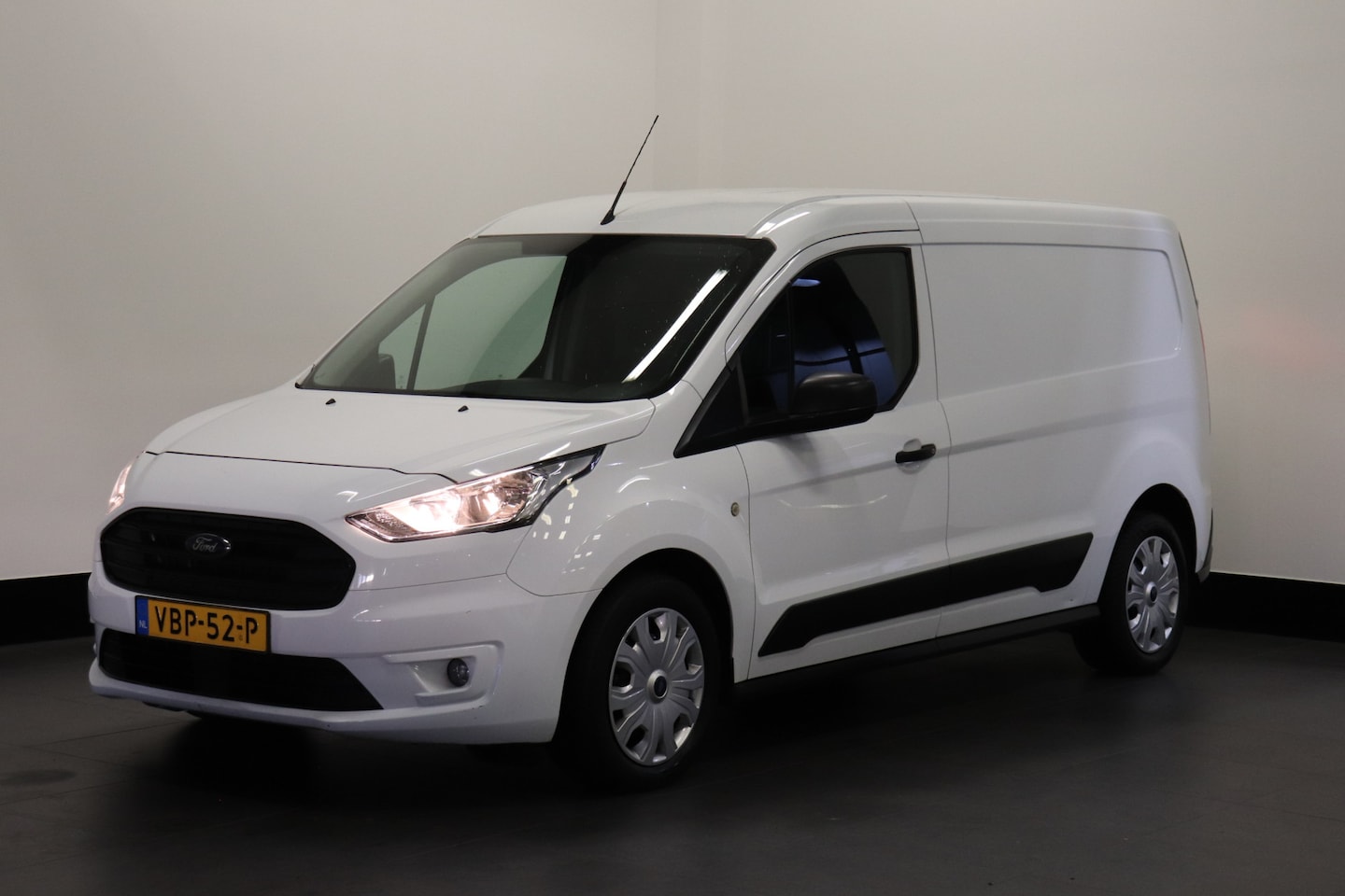 Ford Transit Connect - 1.5 EcoBlue 100PK L2 EURO 6 - Airco - Cruise - Trekhaak - €10.900,- Excl. - AutoWereld.nl