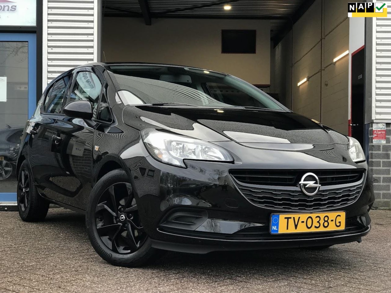 Opel Corsa - 1.4 Black Edition|CARPLAY|NAVI|CRUISE|AIRCO|CRUISE|5 DRS - AutoWereld.nl