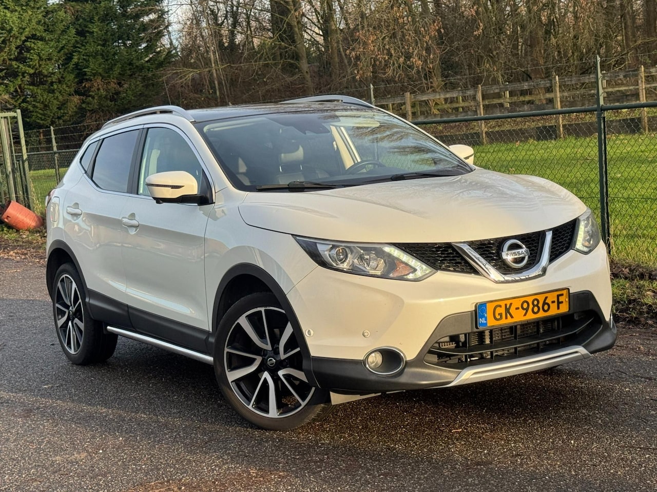 Nissan Qashqai - 1.2 Tekna /Automaat/Xenon/Pano/Stoelverwarming/ - AutoWereld.nl