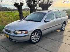 Volvo V70 - 2.4 170PK AIRCO/MEMORY/CRUISE/CV/TREKHAAK/RIJKLAAR
