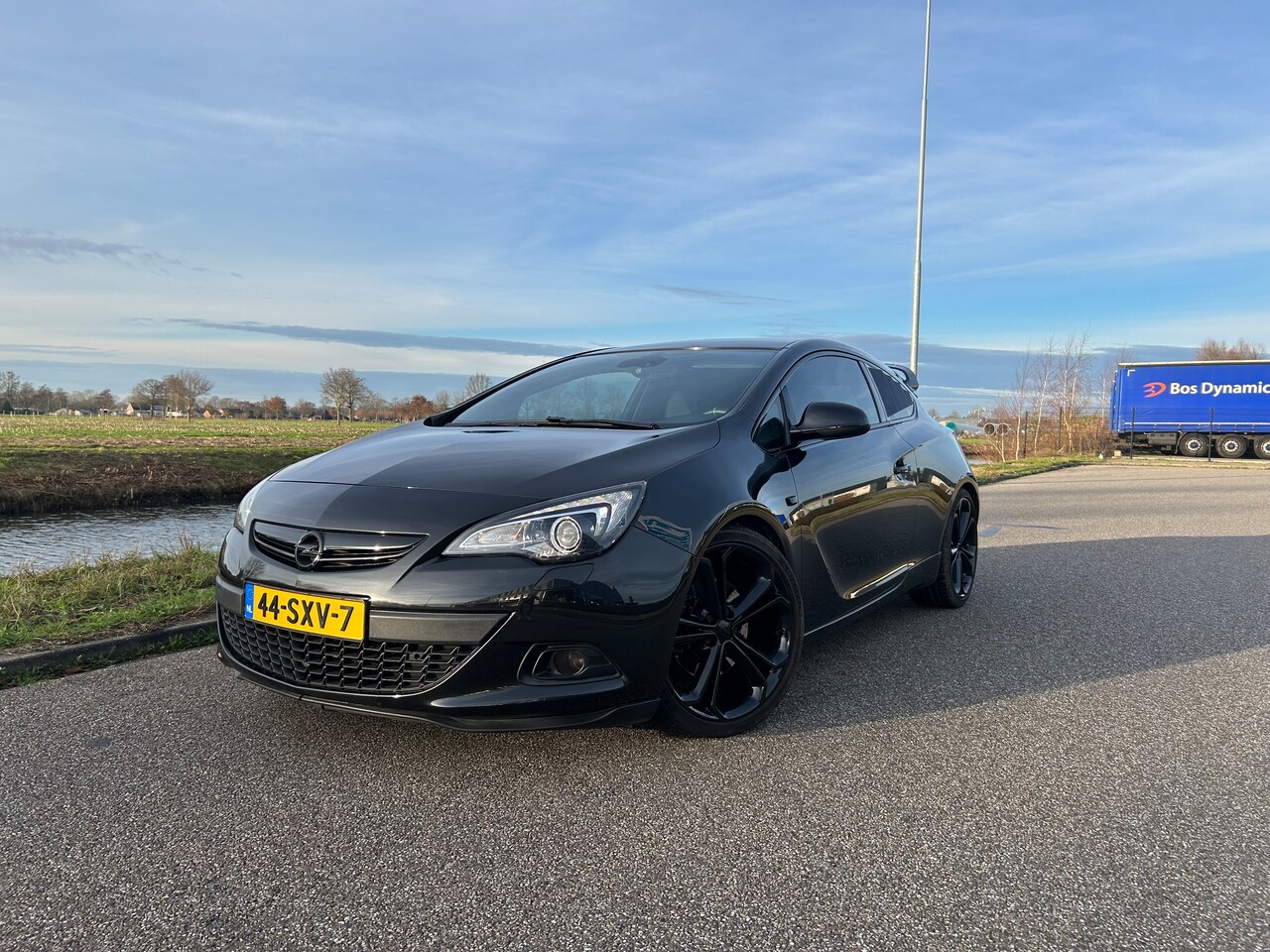 Opel Astra GTC - 1.6 Turbo Sport Trekhaak / LEDER AGR / AFL / 20 inch / OPC spoiler - AutoWereld.nl