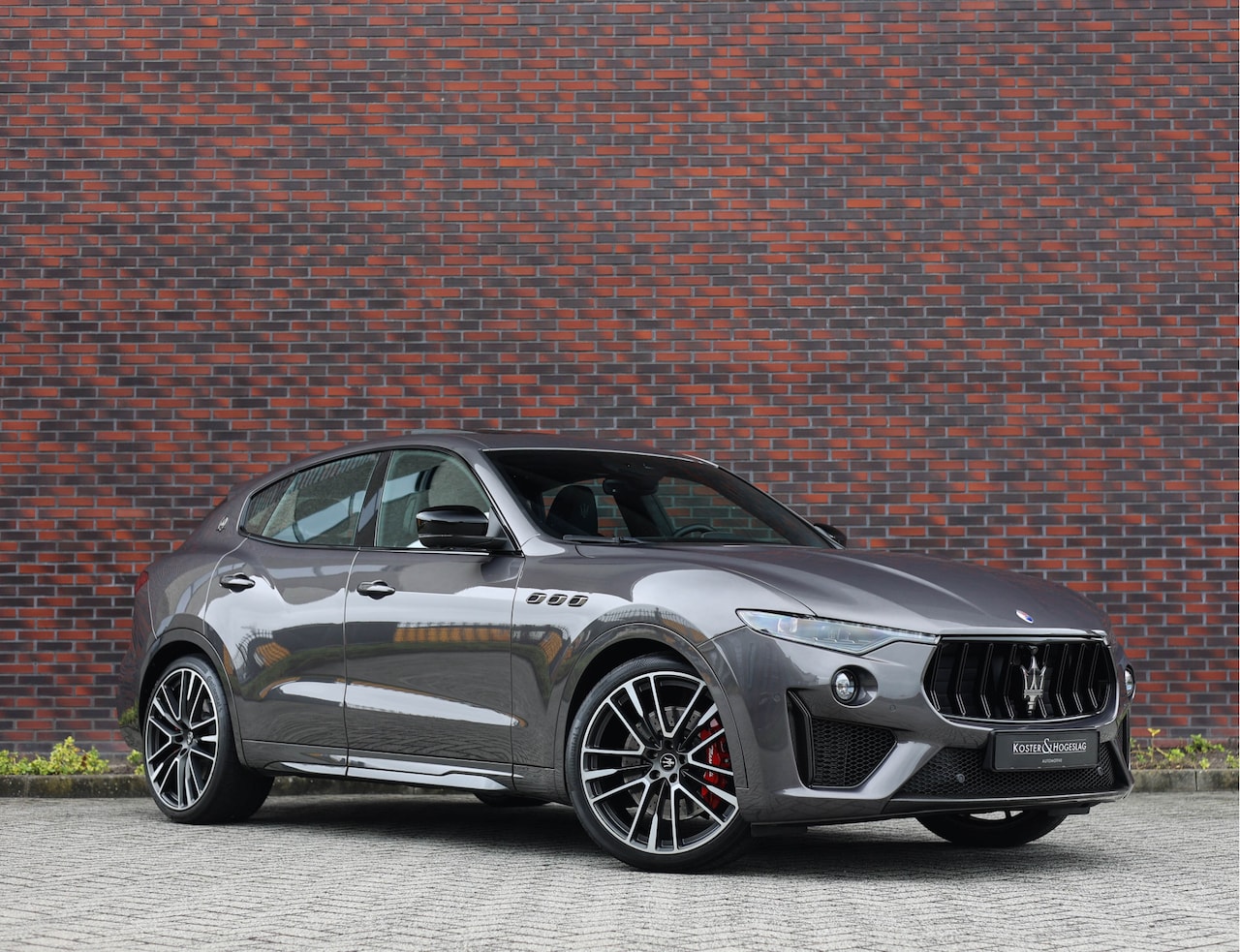 Maserati Levante - 3.8 V8 Trofeo | Pano - 360cam - 1 eig. - AutoWereld.nl