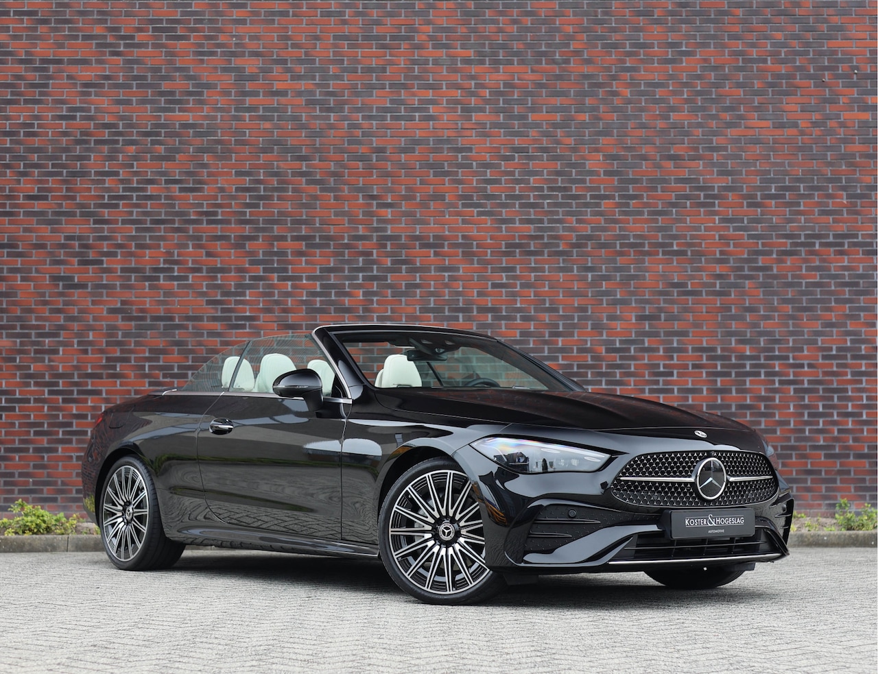 Mercedes-Benz CLE Cabriolet - 300 4MATIC AMG Line | Burmester - Airscarf - Trekhaak - AutoWereld.nl