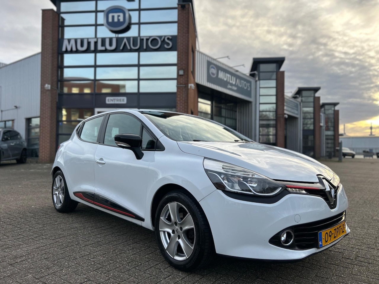 Renault Clio - 0.9 TCe Expression 5deurs Airco NAP APK - AutoWereld.nl