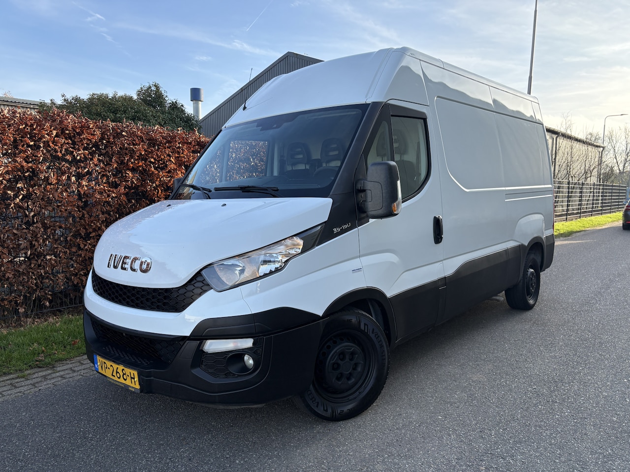 Iveco Daily - 35S15V 2.3 / LANG HOOG / AIRCO / NAVI / NWE APK - AutoWereld.nl