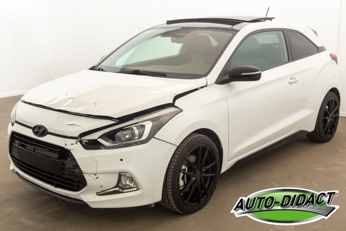 Hyundai i20 Coupé - I-20 1.0 69.916 km Open Pano Clima Navi Camera - AutoWereld.nl